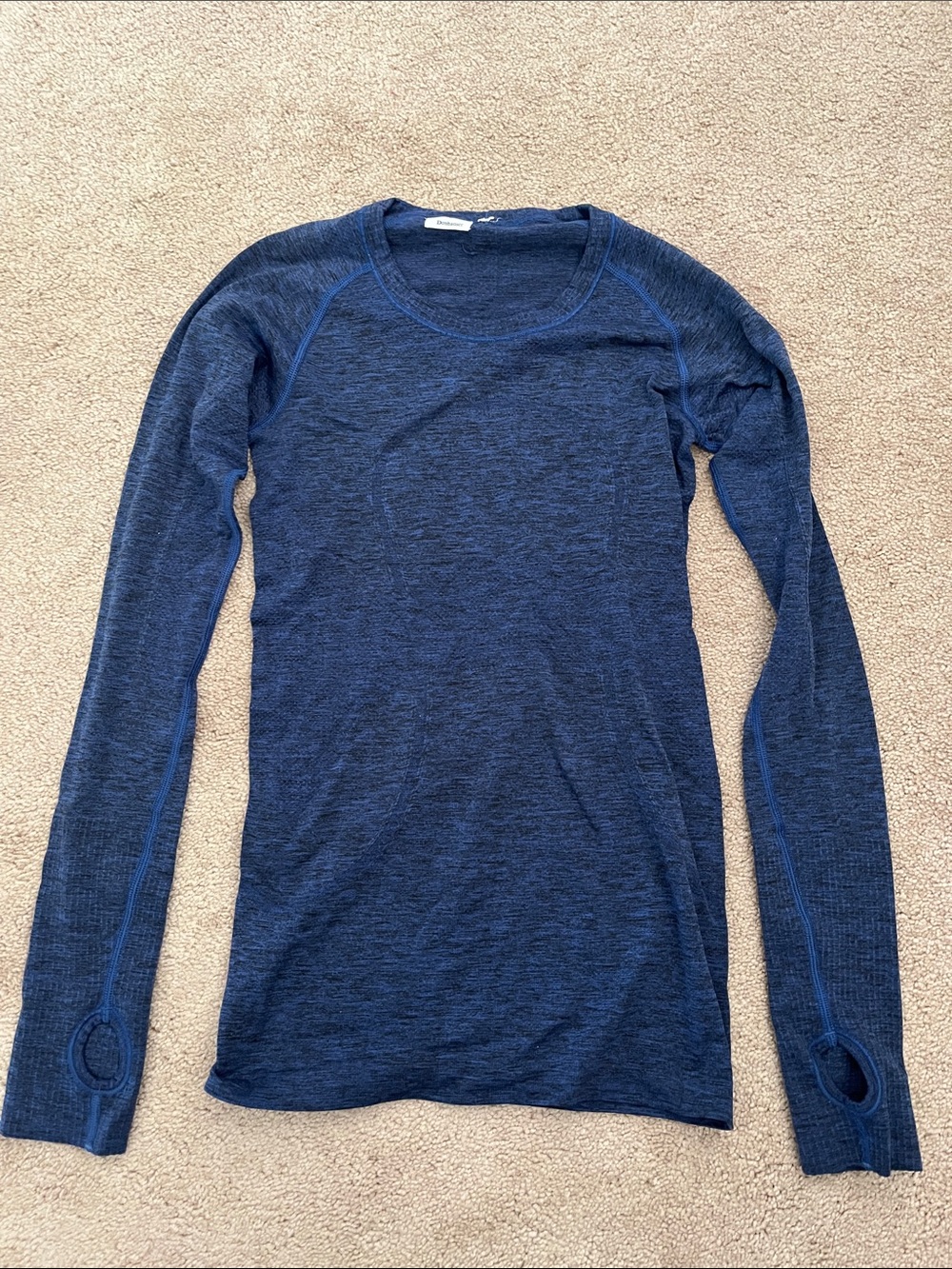 Lululemon Women’s Size 4 Long Sleeve Shirt